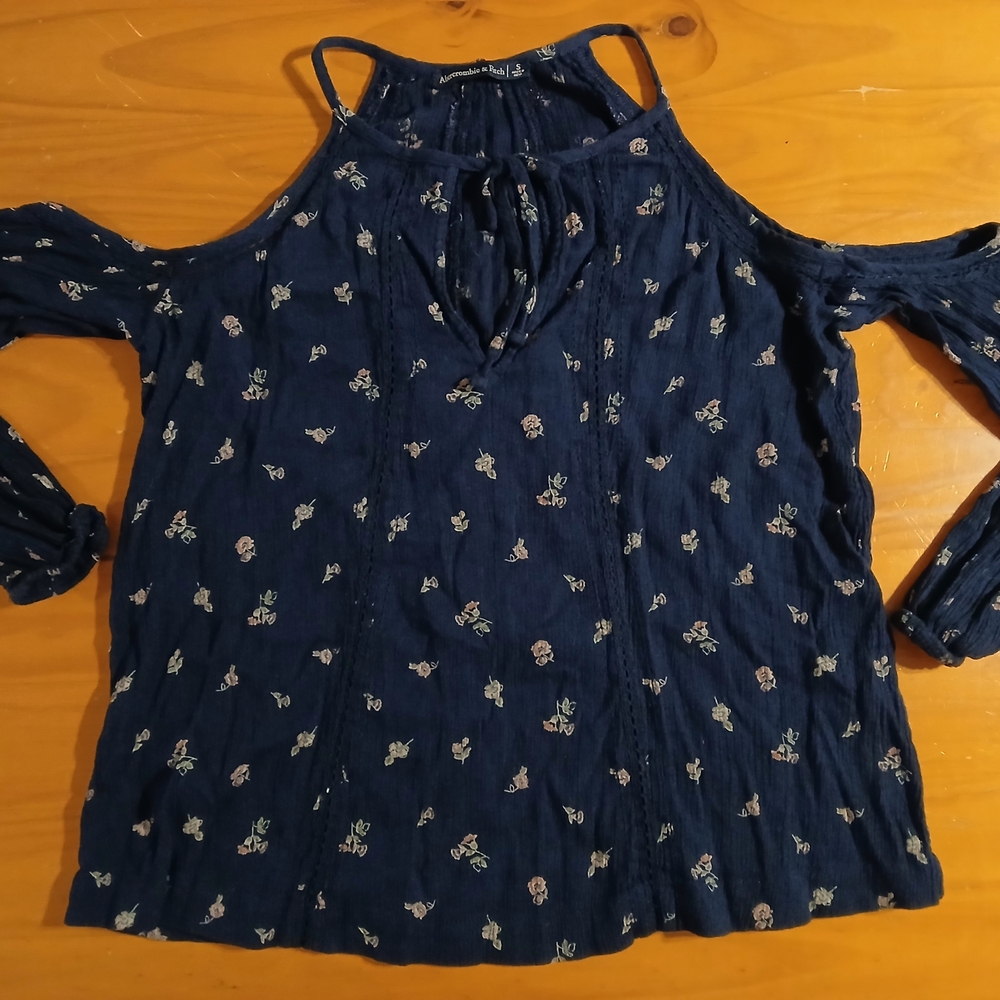 Abercrombie & Fitch Navy Cold-Shoulder Floral Tie-Neck Blouse